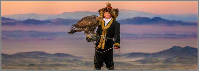 V izjemnem prikazu zadnjih meja neukročene narave v mongolski stepi spoznamo 13-letno kazaško dekle Aisholpan, ki želi postati lovka z orlom tako kot njen oče. Lov divjadi z udomačenimi orli je že 12 generacij del izročila njene družine, toda ona želi postati prvo dekle, ki bi nadaljevalo sveto tradicijo. • V torek, 26. 3., ob 15. uri na CineStar TV Premiere 1.

 | Foto: 