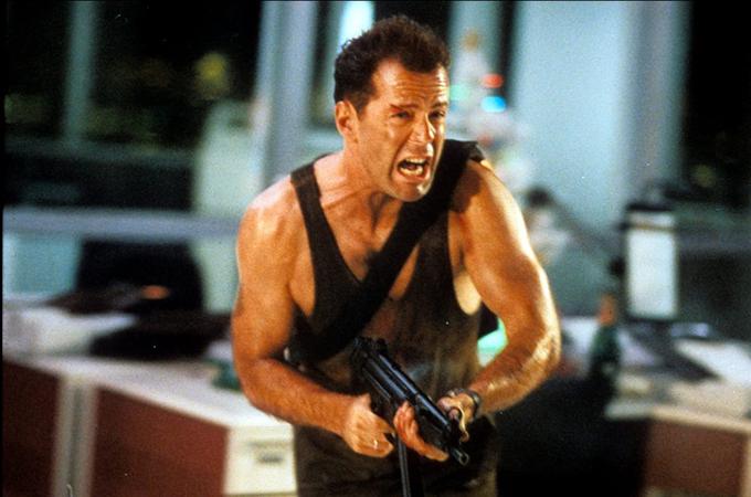 Bruce Willis se je z vlogo v tem filmu izstrelil med zvezde. | Foto: 