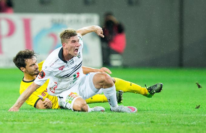 Lani je na kvalifikacijski tekmi lige Europa pokrival slovenskega napadalca Tadeja Trdino, ki brani barve avstrijskega prvoligaškega kluba WAC. | Foto: 