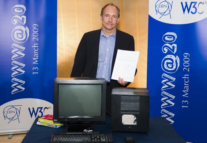 Na računalniku znamke NeXT je Tim Berners-Lee izumil svetovni splet. Več s klikom na fotografijo.  | Foto: Reuters