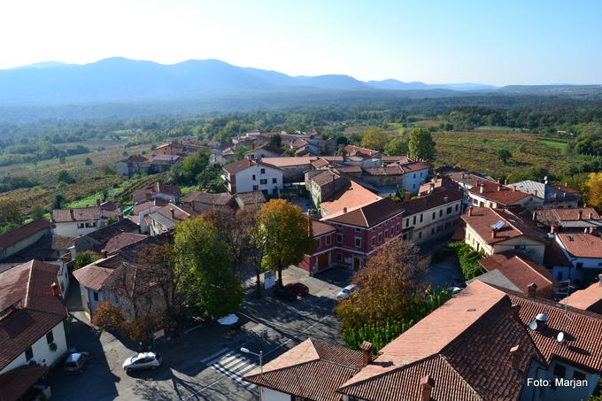 Pogled na Dutovlje in okoliške vinograde | Foto: Turistično društvo Kras - Dutovlje