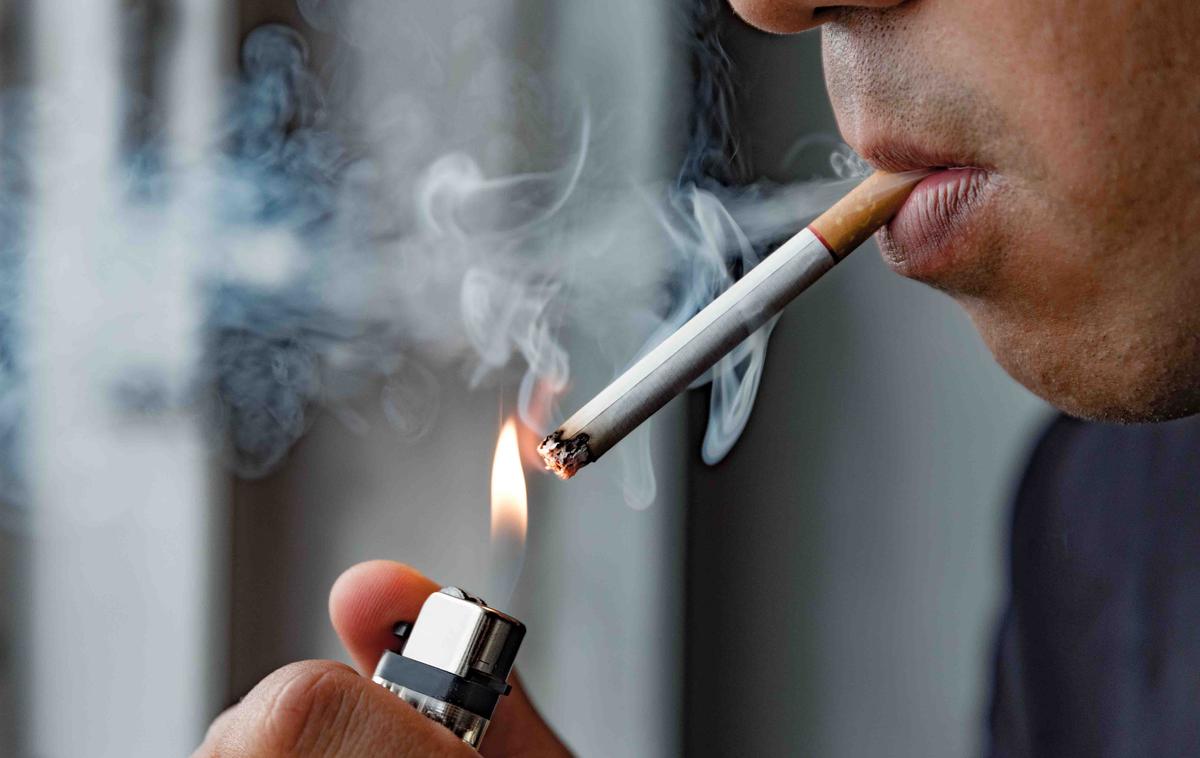 kajenje, cigarete | Bi lahko z nakitom, ki simulira kajenje, kadilcem ponudili podobno izkušnjo, kot jo imajo ob kajenju? | Foto Shutterstock