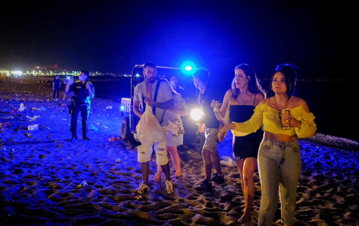 mladi, zabava, plaža, Barcelona | Foto Reuters