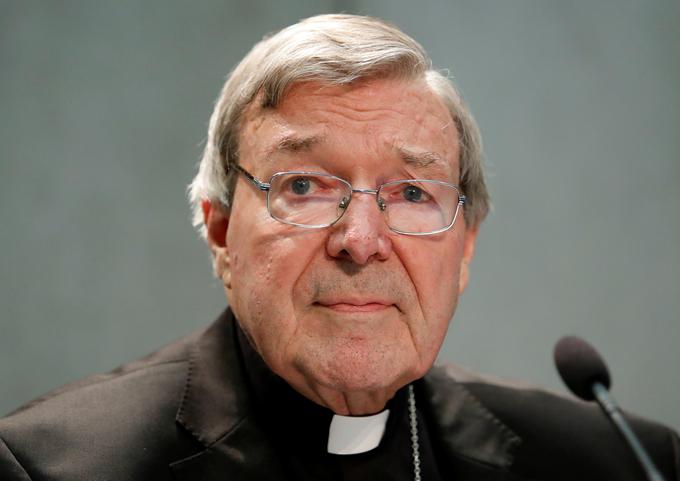 Preiskava je med drugim dosegla avstralskega kardinala Georga Pella, ki v Vatikanu vodi finančno ministrstvo. Pell je tarča številnih obtožb o spolnih zlorabah, ki jih zavrača kot popolnoma neresnične. V zvezi z obtožbami je Pell že bil zaslišan tako v Avstraliji kot v Vatikanu, marca pa naj bi sprejeli odločitev, ali obstaja dovolj dokazov za sojenje. | Foto: Reuters