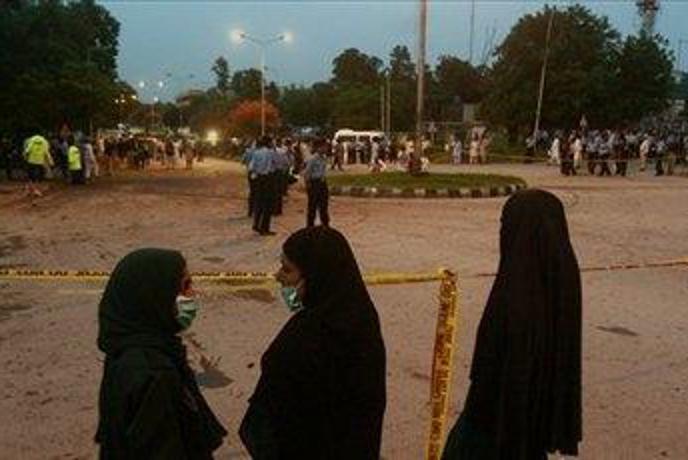 V pakistanskem Karačiju odjeknilo šest bombnih eksplozij