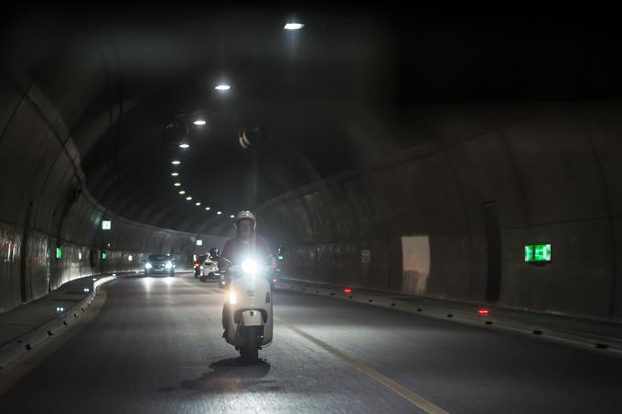 Z žarometi LED je vožnja tudi ponoči ali v predorih varna in preprosta. | Foto: Klemen Korenjak