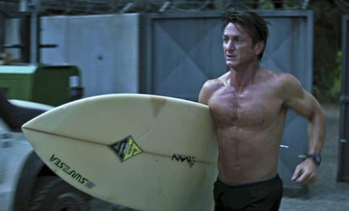 Sean Penn je moral za svojo prvo akcijsko vlogo popolnoma izklesati svoje telo. | Foto: IMDb