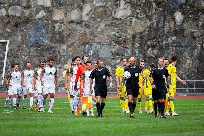 Dvoboj je potekal na štadionu d'Andorra la Vella, v glavnem mestu ene najmanjših evropskih držav, kjer se lahko klubski nogometaši pohvalijo z amaterskim statusom. | Foto: Žiga Zupan/Sportida