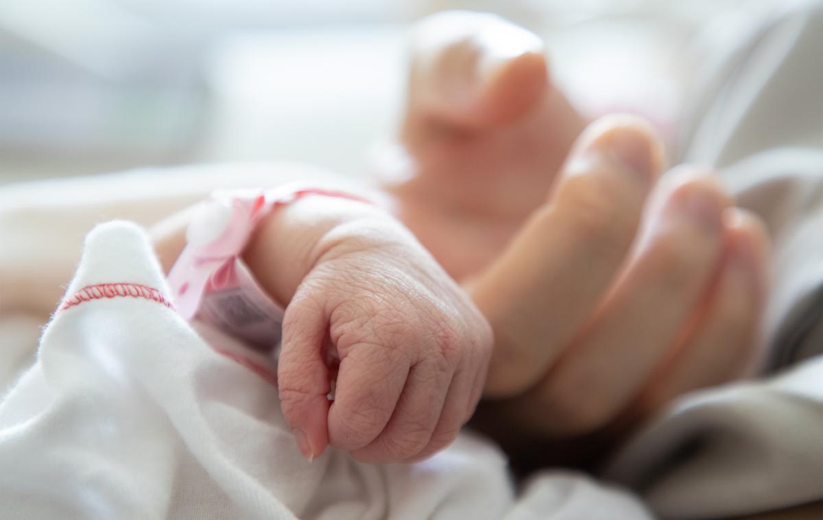 Dojenček | Po besedah otrokovega očeta je družina zaradi dogodka šokirana. | Foto Shutterstock