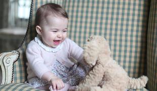 Britanska princeska Charlotte očara s svojim nasmehom