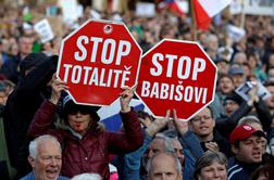 Čehi na najbolj množičnih protestih po padcu komunizma zahtevali odstop Babiša