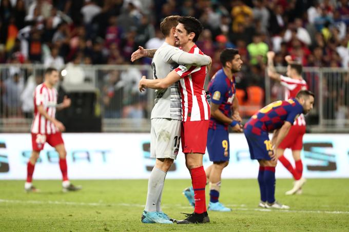 Veselje dobrih prijateljev Jana Oblaka in Stefana Savića po veliki zmagi Atletica nad Barcelono. | Foto: Reuters