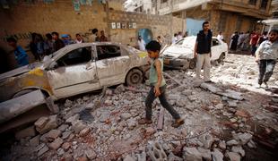 Savdska koalicija po napadih na naftovod v Jemnu napadla Hutije