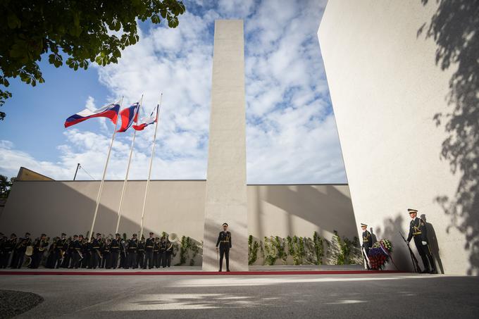 Spomenik žrtvam vojn in z vojnami povezanim žrtvam na Kongresnem trgu | Foto: STA ,