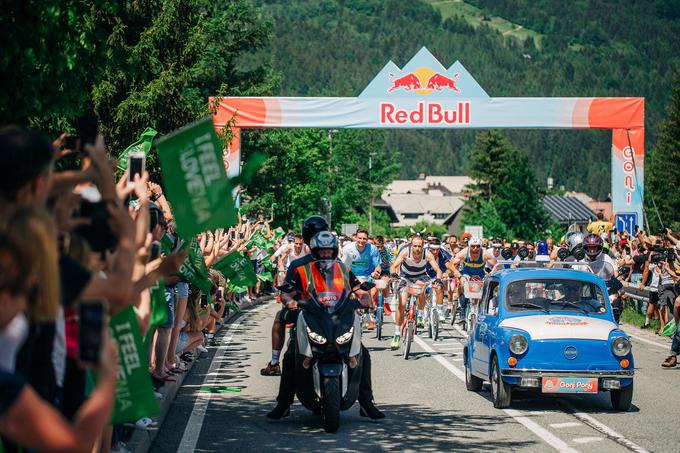 Na startu vzpona na Vršič v Kranjski Gori je bilo 1.241 kolesark in kolesarjev iz kar 12 držav. | Foto: Siniša Kanižaj/Red Bull Content Pool