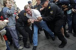 Navalnega proti plačilu varščine izpustili iz pripora (FOTO)