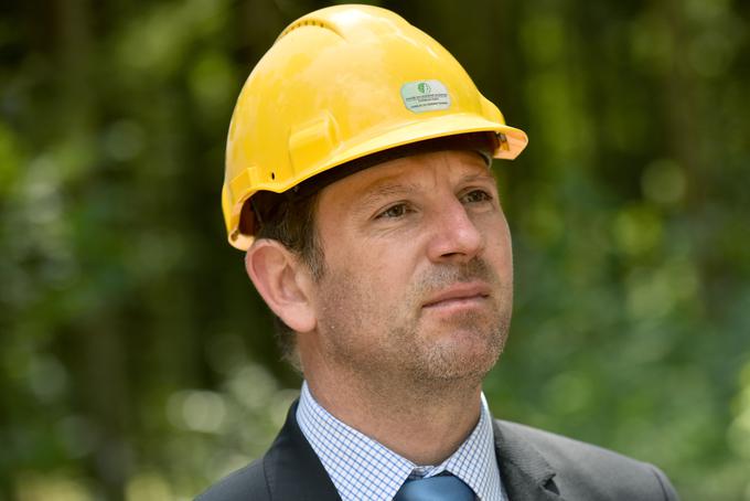 Poleg zamud pri razpisih se novi prvi mož državnega gozdarja Miha Marenče ukvarja še z organizacijskimi zapleti: julija so - po le štirih mesecih od ustanovitve podjetja - že selili sedež SiDG. | Foto: STA ,