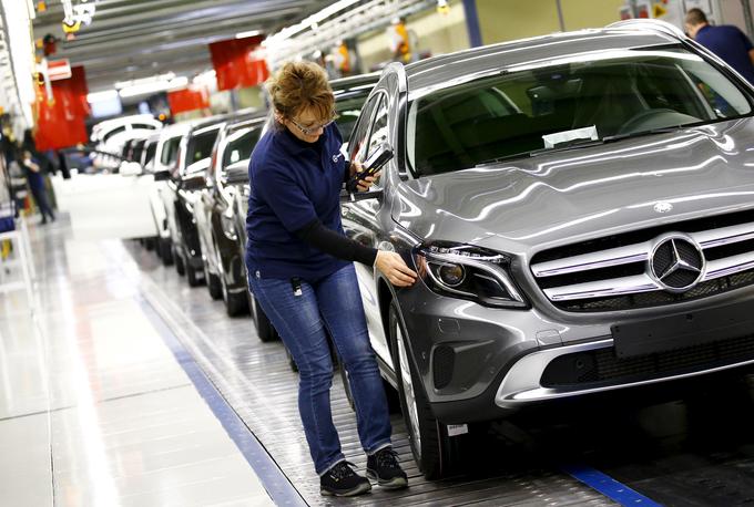 Skupina lastnikov Daimlerjevih vozil v ZDA je proti proizvajalcu vložila tožbo.  | Foto: Reuters