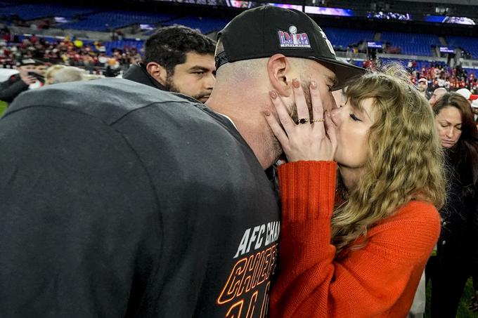 Poljub po finalu konference | Foto: Reuters
