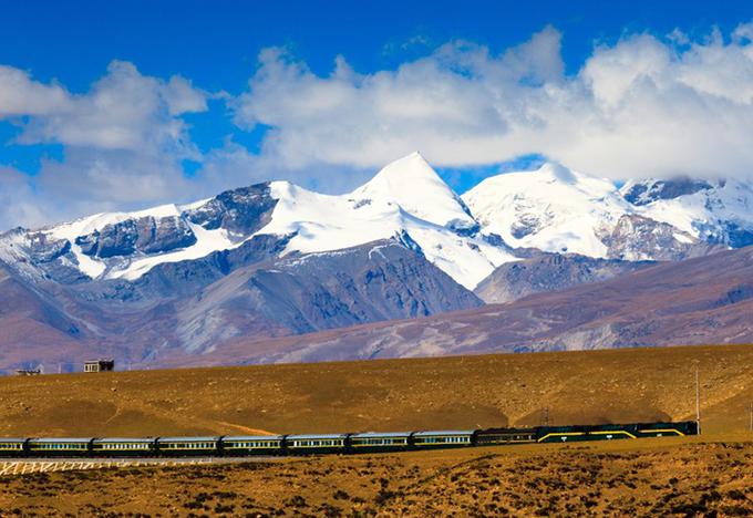 Čudovit razgled imajo potniki na najvišje ležeči železniški progi na svetu. | Foto: Wikipedia