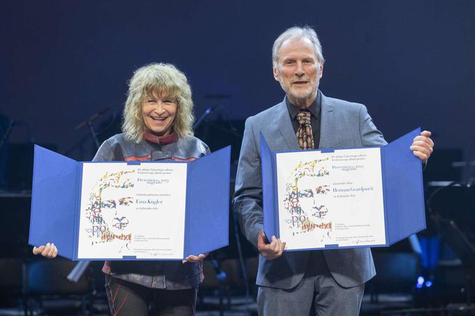 Veliko Prešernovo nagrado sta prejela multidisciplinarna umetnica Ema Kugler in akademski slikar Herman Gvardjančič. | Foto: STA/Katja Kodba
