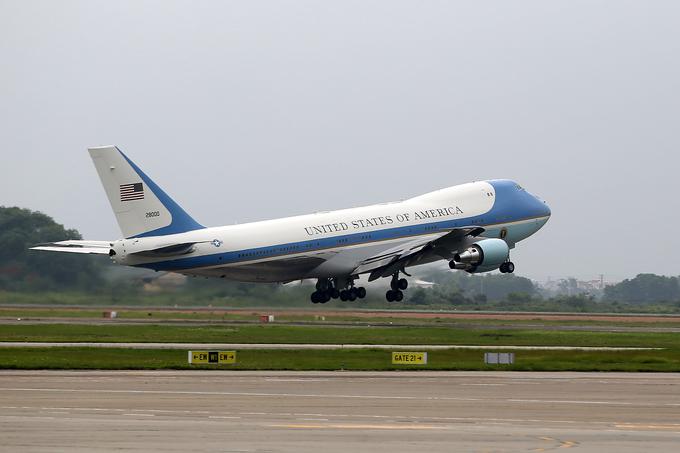 Air Force One, letalo, s katerim se za zdaj še vozi predsednik ZDA v odhajanju Barack Obama. | Foto: Reuters