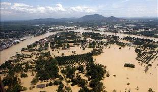 Poplave na jugu Tajske zahtevale 45 življenj