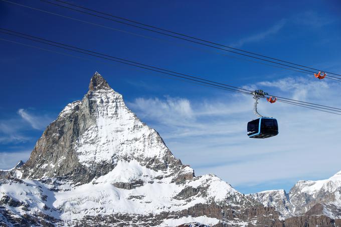 Ikonična gora Matterhorn je 4.478 metrov visoka gora med Švico in Italijo. | Foto: Reuters