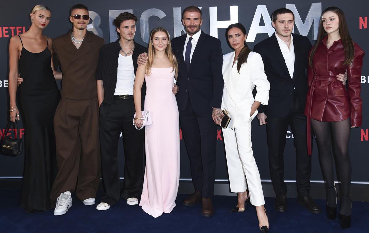 Družina Beckham | Mia Regan (skrajno levo) se je rada udeleževala dogodkov v družbi družine Beckham. Med drugim je bila tudi na premieri dokumentarnega filma o Davidu in Victorii. | Foto Guliverimage