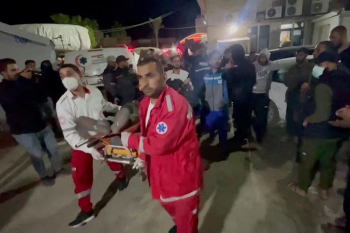 napad v Gazi | Po navedbah ministrstva za zdravje v Gazi so bili ubiti državljani Združenega kraljestva, Poljske in Avstralije, četrtega ubitega humanitarnega delavca še niso identificirali.  | Foto Reuters