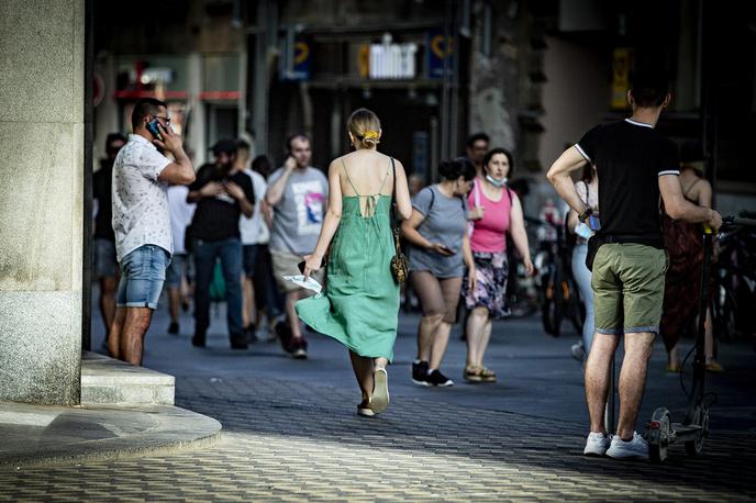 moda, ulična moda, Ljubljana | "Mislim, da se vsem zdi aktualna moda boljša," pravi strokovnjakinja. | Foto Ana Kovač