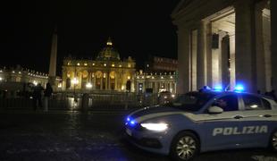 Incident v Vatikanu: aretirali moškega, ki je vdrl v območje palače