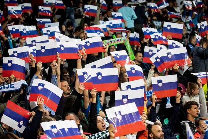 Slovenski navijači so napolnili tribune štadiona v Stožicah, a med njimi ni bilo organiziranih navijaških skupin. | Foto: Vid Ponikvar