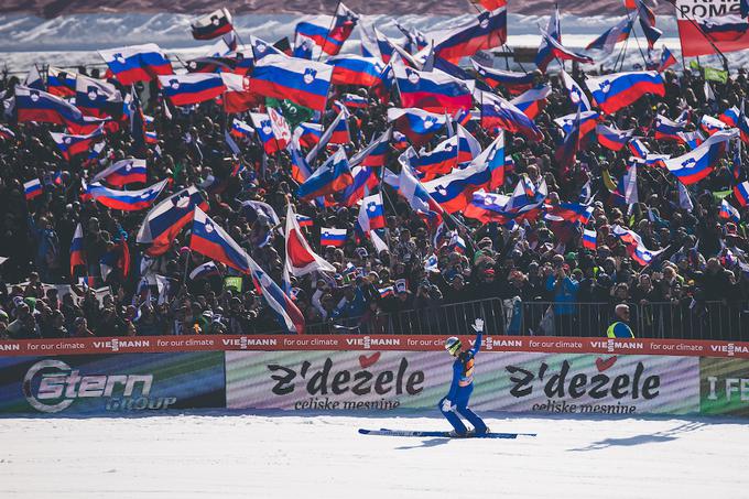 V Planici je čutiti posebno energijo, polno nacionalnega ponosa, ki je na domačih reprezentančnih nogometnih tekmah v zadnjih letih primanjkuje.  | Foto: Grega Valančič/Sportida