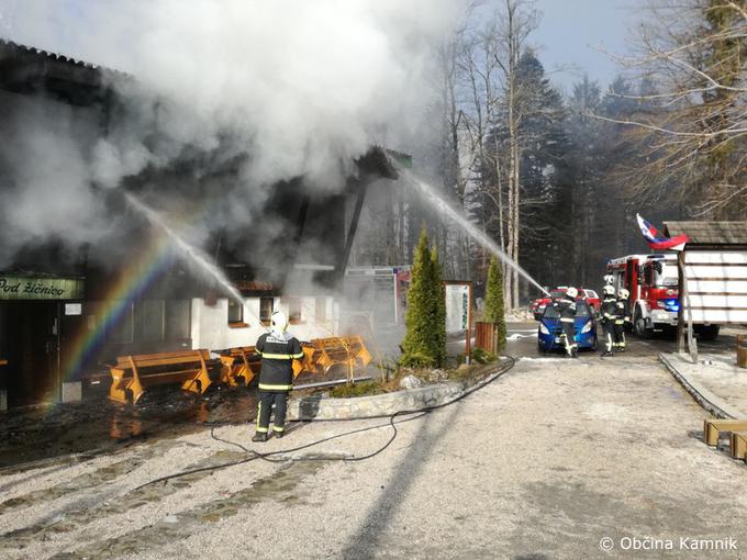 Z ognjenimi zublji so se spopadli prostovoljni gasilci iz enot PGD Kamniška Bistrica, PGD Kamnik in PGD Duplica. | Foto: Občina Kamnik