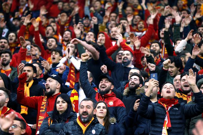 Galatasaray, ki se mu nasmiha naslov turškega prvaka, se v 1. krogu kvalifikacij lige prvakov ne more pomeriti z Olimpijo. | Foto: Reuters