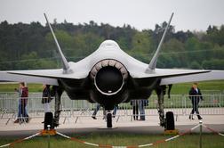 Pentagon prizemljil celotno floto nevidnih vojaških letal