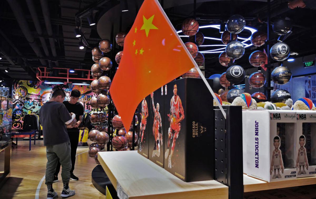 kitajska NBA | Na Kitajskem si prizadevajo, da bi znova pognali kolesje njihove košarkarske lige. So lahko njihove ideje uporabne tudi v ligi NBA? | Foto Getty Images
