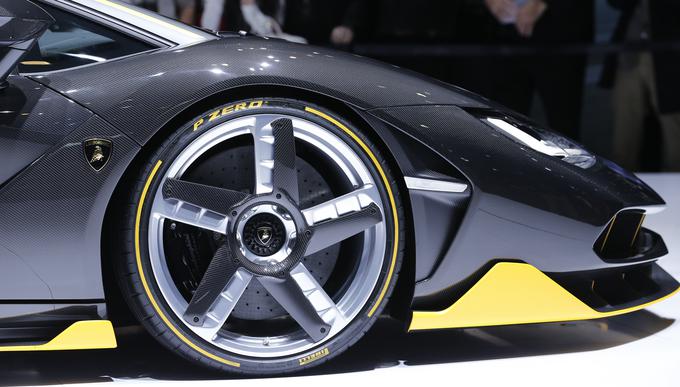 Spomladi so v Ženevi predstavili novi model centerio. Do danes so že razprodali vseh razpoložljivih 20 izvedenk kupe in 20 izvedenk roadster. Vsak avtomobil je stal dva milijona evrov. | Foto: Reuters