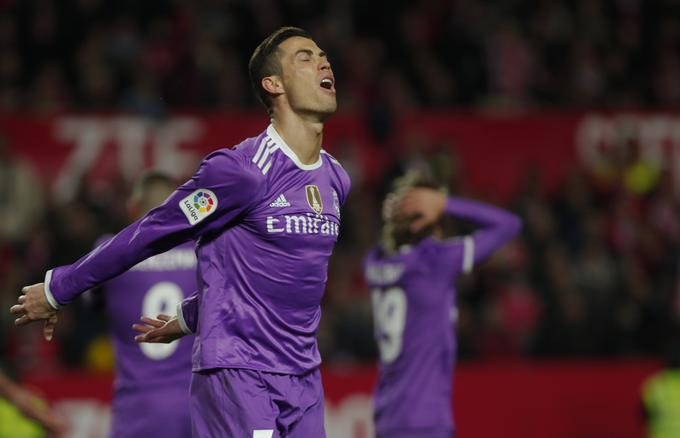 Najboljši nogometaš na svetu Cristiano Ronaldo je v nedeljo doživel prvi poraz v tej sezoni z Realom. | Foto: Reuters