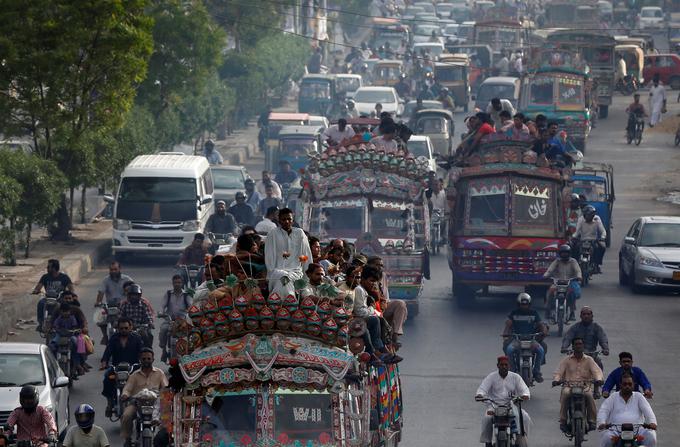 Pakistanci se vozijo domov | Foto: Reuters