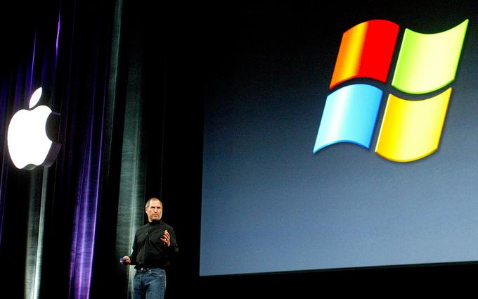 Podjetji Microsoft in Apple sicer že leta tekmujeta na področju osebnega računalništva, kjer pa z operacijskim sistemom Windows premočno vodi Microsoft. | Foto: Reuters