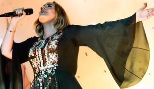 Adele po štirih letih: ista obleka, a nova postava #video