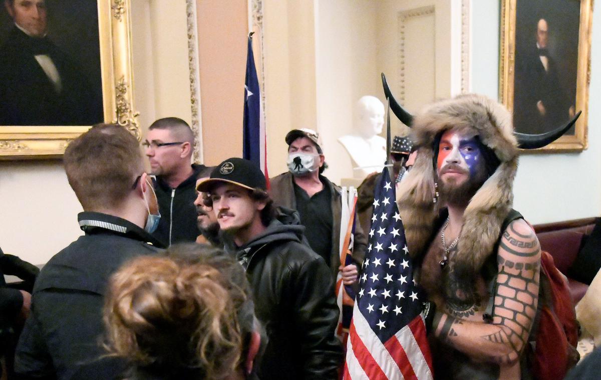 Caoitol Hill, kongres, neredi | V ZDA se vrstijo obtožnice proti udeležencem nasilnega vdora v ameriški kongres | Foto Reuters