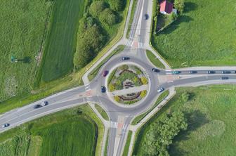 Varna in pravilna vožnja po krožnih križiščih vpliva na boljšo pretočnost prometa