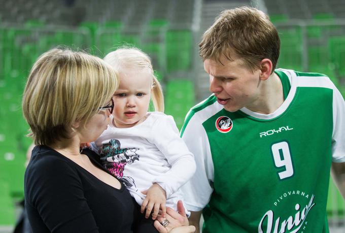 Z njim v Ljubljani sta bila tudi žena in hčerka. Sina sta dobila leta 2014 ob vrnitvi na Finsko. | Foto: Vid Ponikvar