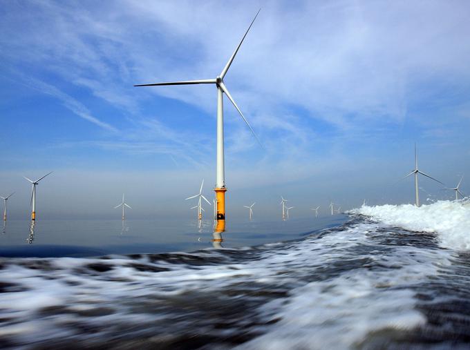 Vetrne elektrarne na morju oziroma tako imenovane turbine offshore so medtem pogosto višje od 200 metrov.  | Foto: Getty Images