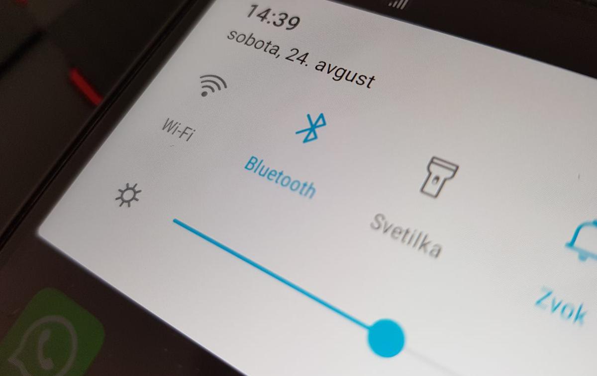 Bluetooth | Prepoznavni simbol za bluetooth oziroma "modri zob" po slovensko je danes tako vseprisoten, da ga pozna tako rekoč vsak. | Foto Matic Tomšič