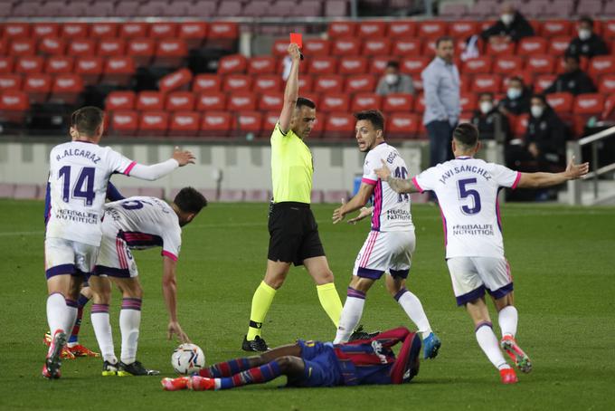 Nogometaše Valladolida je na Camp Nouu razbesnela izključitev Plana. | Foto: Reuters