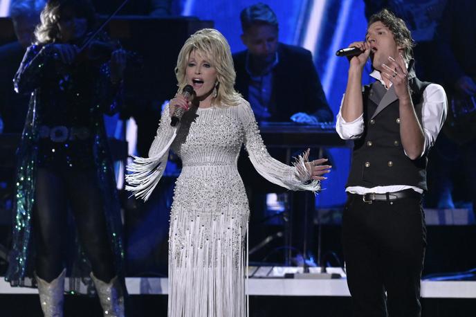 Dolly Parton | Dolly meni, da bi bil spomenik v tem trenutku neprimeren. | Foto Reuters